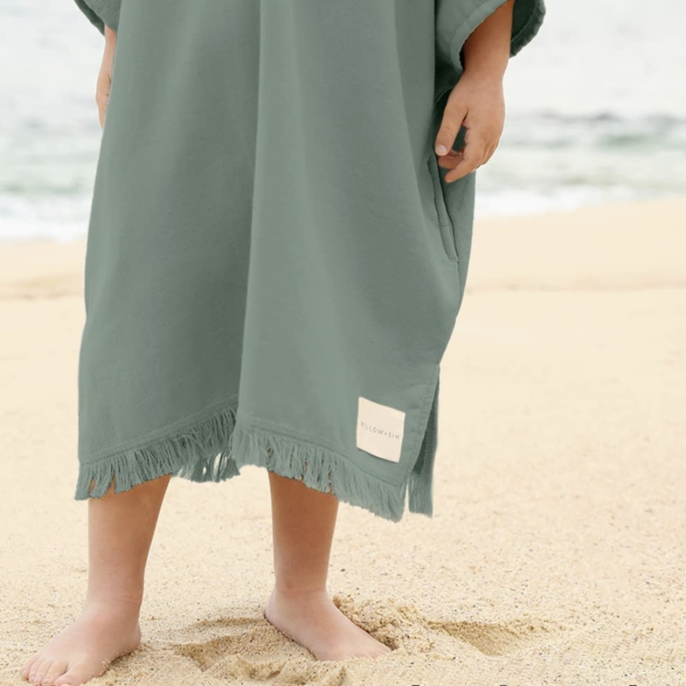 Hooded poncho towel for babies and toddlers. With pockets!